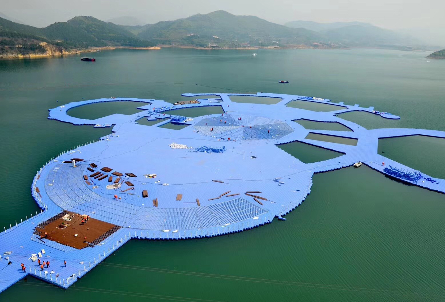 Beijing Pinggu Jinhai Lake scenic spot lake island