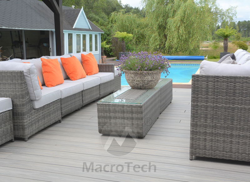 Outdoor decking has a coup for cleaning the gaps and dust on the floor