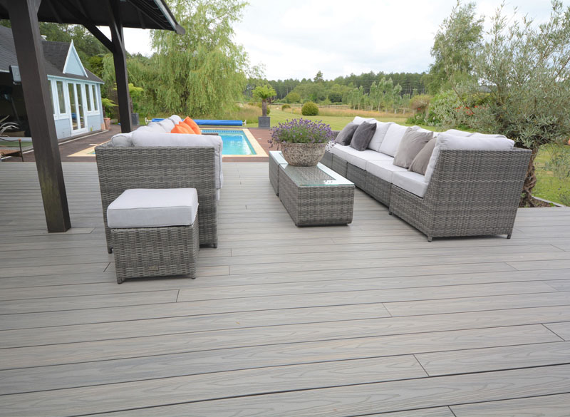 Waterproof outdoor wood plastic composite decking becomes the 